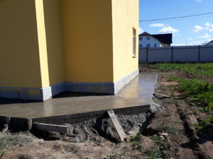 Бетон для отмостки вокруг дома